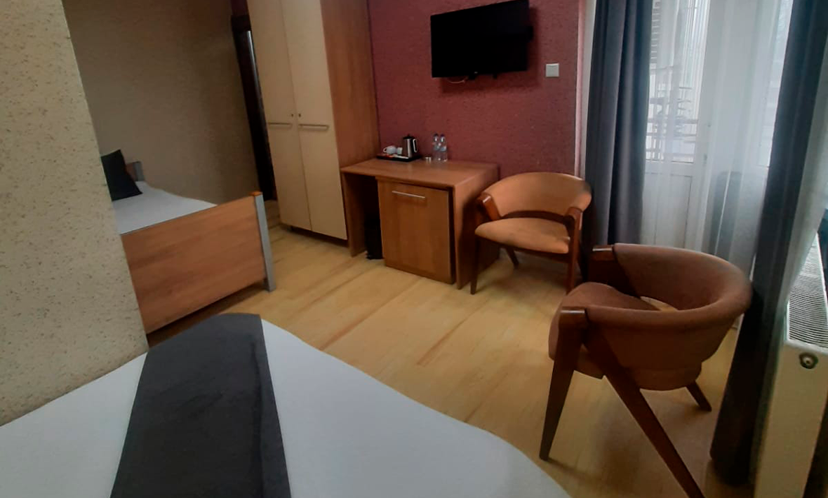 Aile – Kara Manzaralı