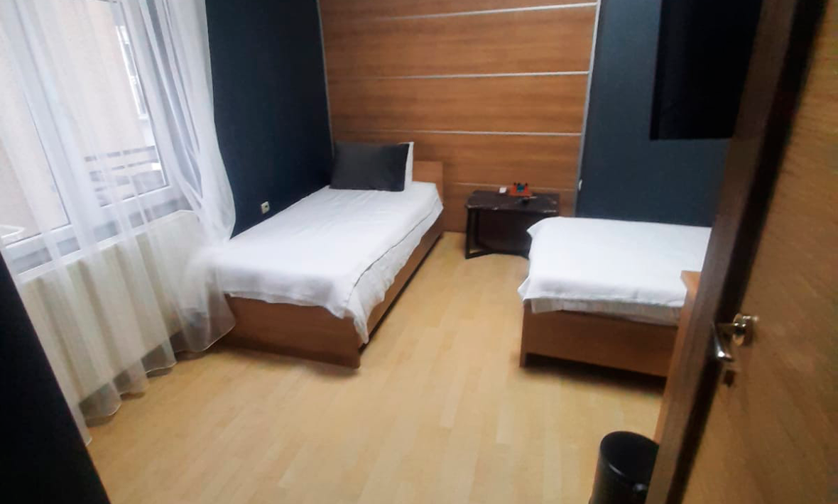 Double Tek – Kara Manzaralı